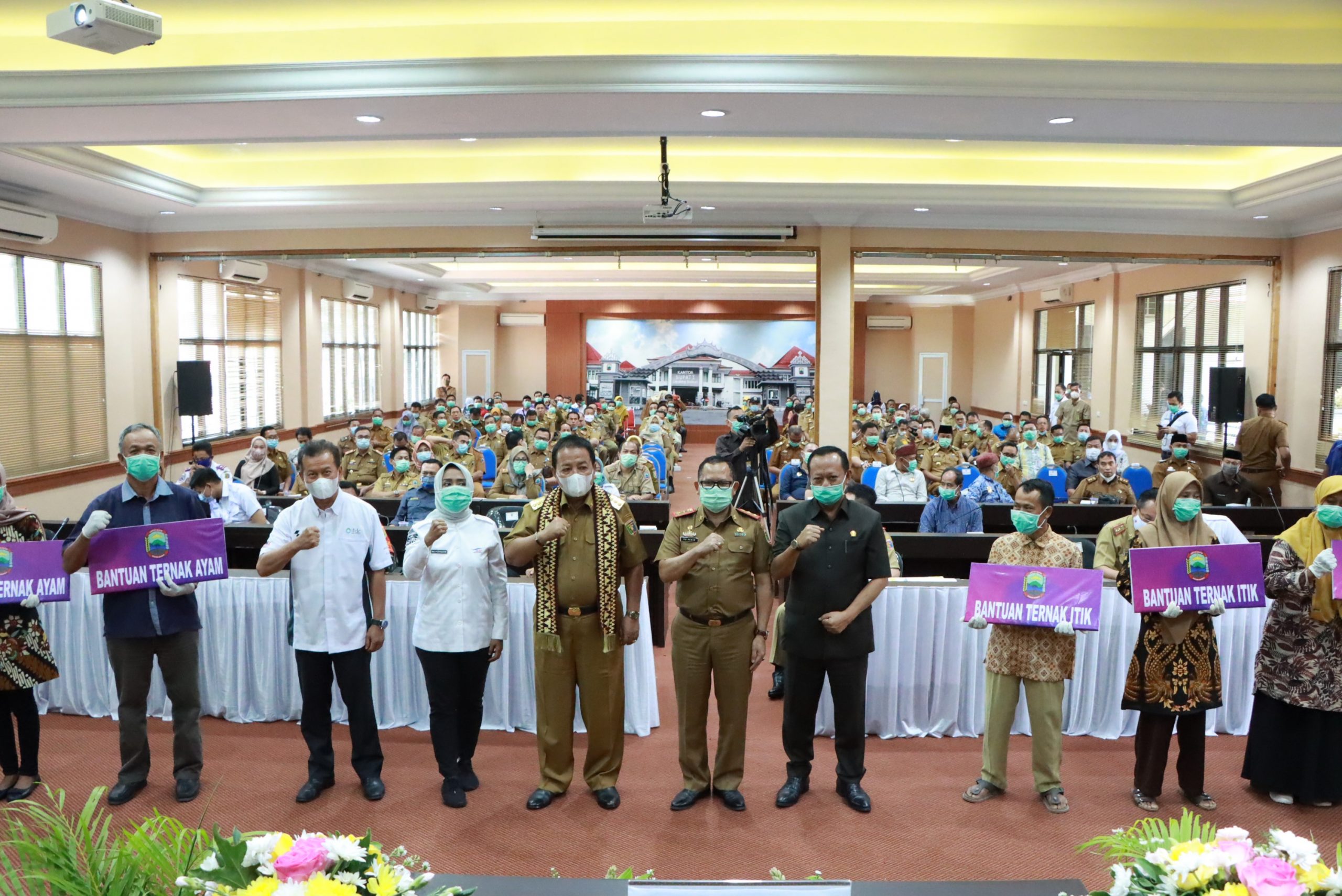 Kunjungan Kerja Ke Lampung Selatan, Gubernur Serahkan Bantuan Hewan Ternak Dan Rakor Rencana Pembangunan Kawasan Pariwisata Terintegrasi Pelabuhan Bakauheni