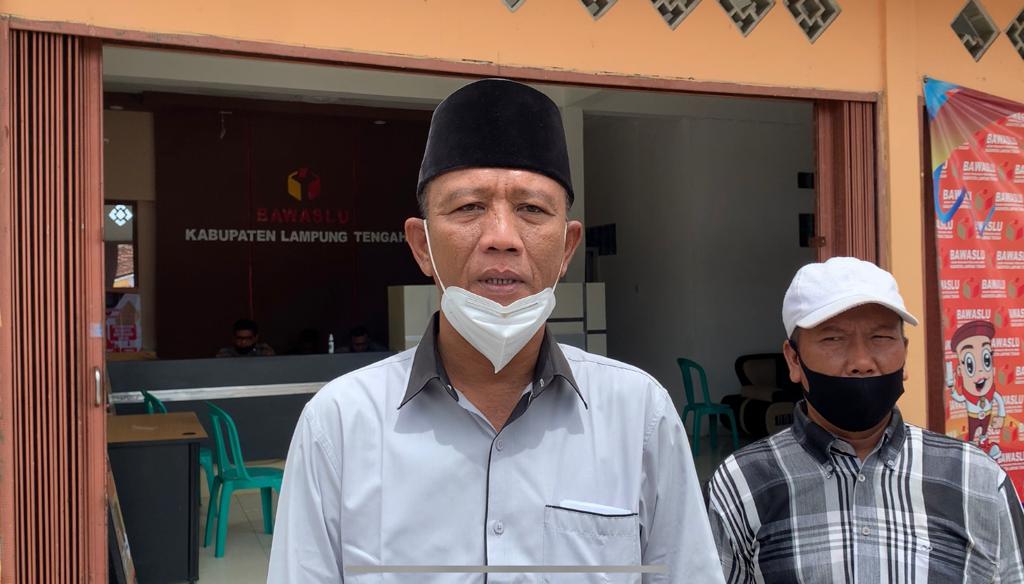 Makin tak terbendung, kali ini dusun 3, kampung Handuyang Ratu, Kecamatan Padang Ratu, jadi sasaran aksi money politik salah satu paslon pilkada Lampung Tengah (Lamteng)