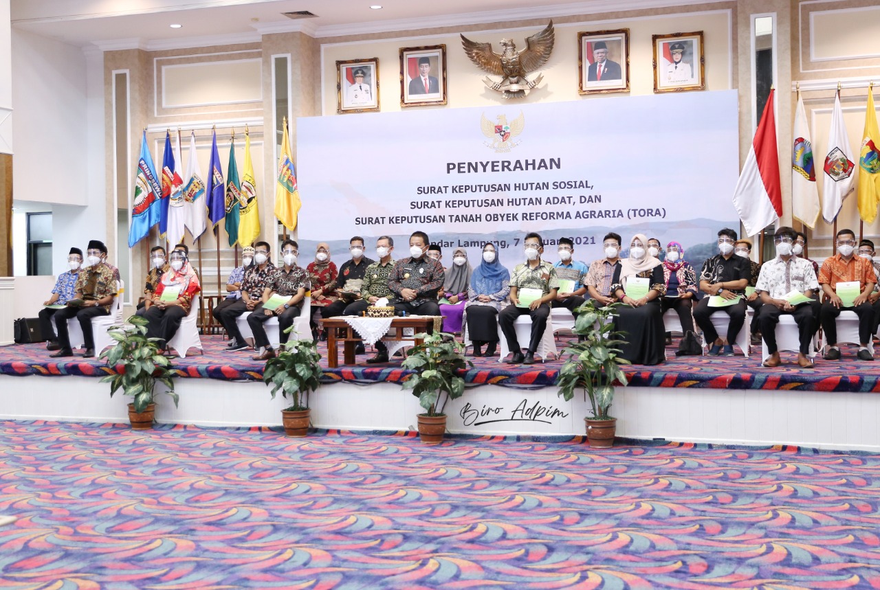 Gubernur Arinal Terima Penyerahan SK Hutan Sosial dari Presiden untuk 37.728 KK di Provinsi Lampung
