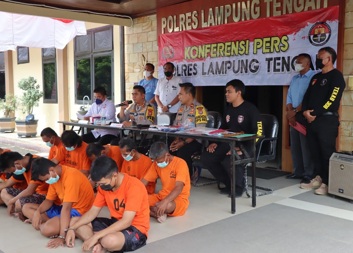 Dalam waktu sepekan, Polres Lampung Tengah dan jajaran berhasil menangkap 13 orang pelaku yang terdiri dari tujuh pelaku tindak pidana perjudian dan enam pelaku tindak pidana Curat, Curas, dan Curanmor (C3)