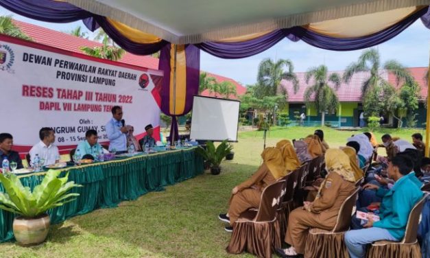 Ketua DPRD Lampung menggelar Reses di SMA N 1 Way Pengubuan