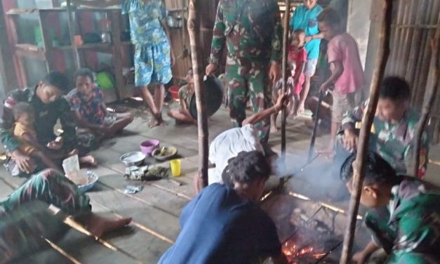 Serdadu Wira Di Papua,  Ajarkan Mama Mama Membuat Opor