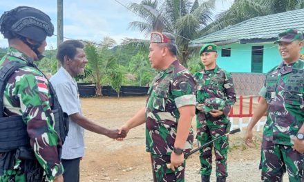 Luar Biasa Antusiasme Prajurit Satgas Yonif 143/TWEJ Dan Masyarakat Sambut Pangdam II/Sriwijaya Di Perbatasan Papua