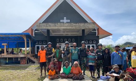 Satgas Yonif 143/TWEJ Berikan Sembako Jelang Peresmian Gereja Di Pegunungan Bintang