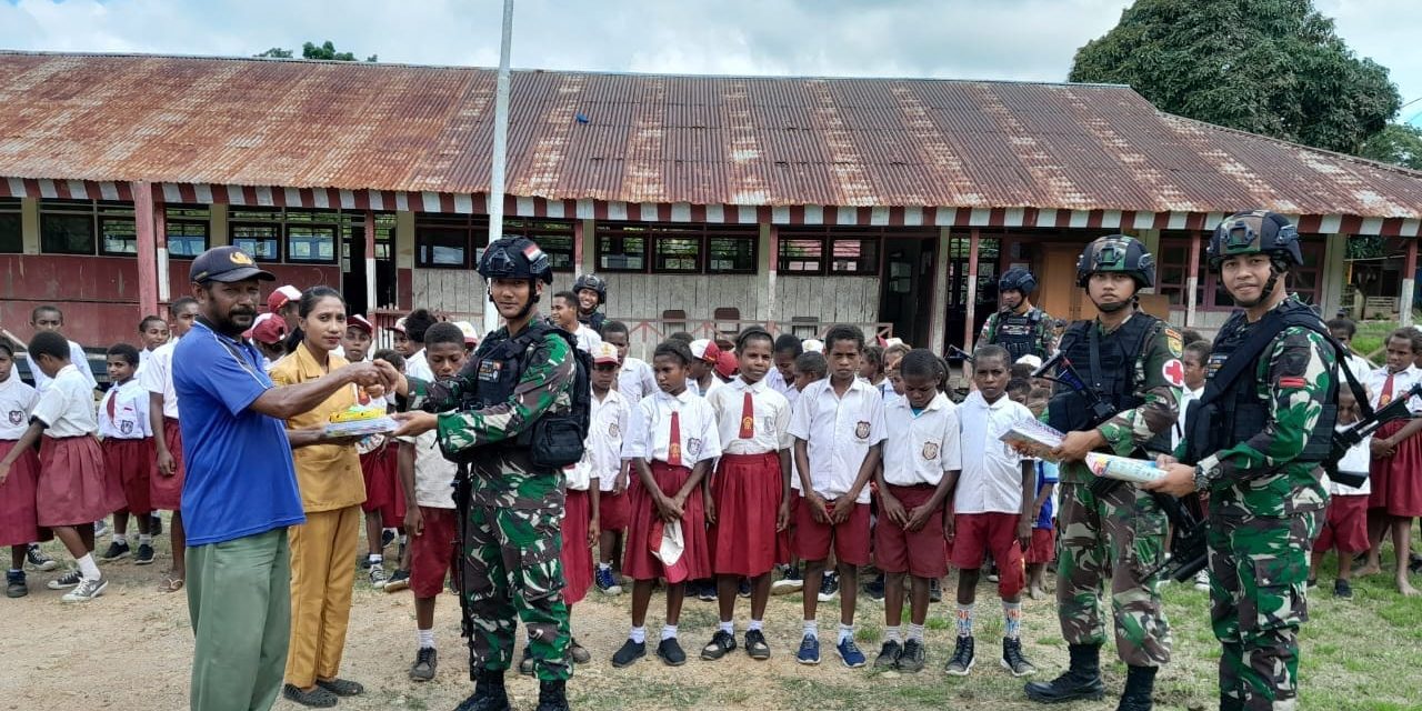 Membangun Pendidikan Perbatasan RI Di Papua, Prajurit Wira Lakukan Ini