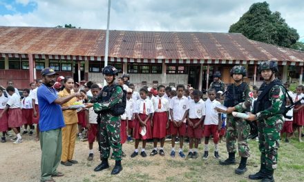 Membangun Pendidikan Perbatasan RI Di Papua, Prajurit Wira Lakukan Ini