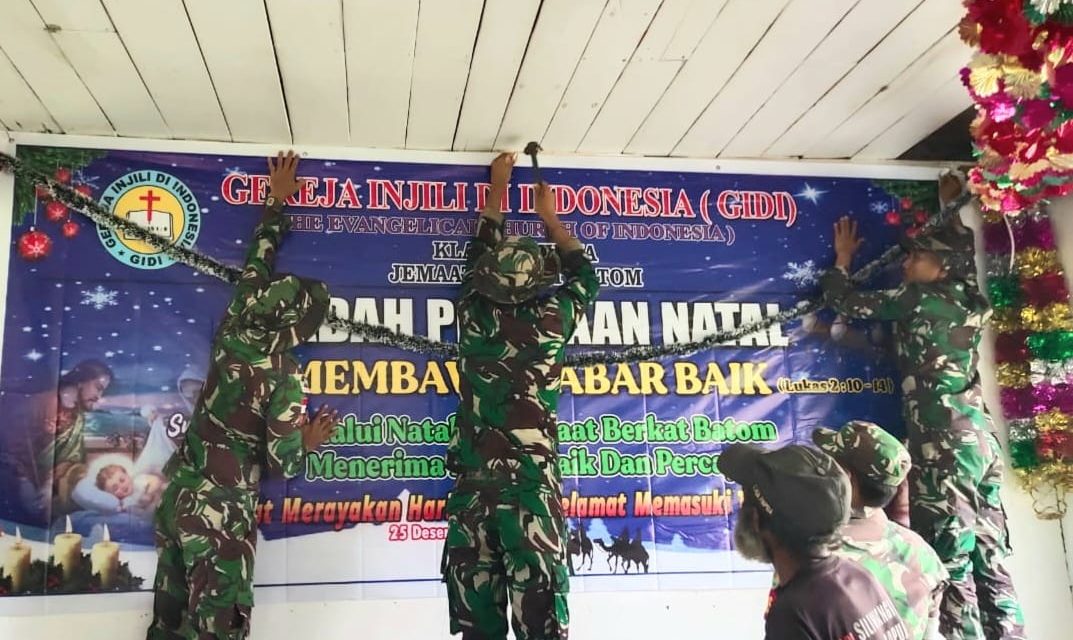 Momen Kebersamaan Satgas Yonif 143/TWEJ Dan Warga Sambut Natal dan Tahun Baru 2023 Di Papua