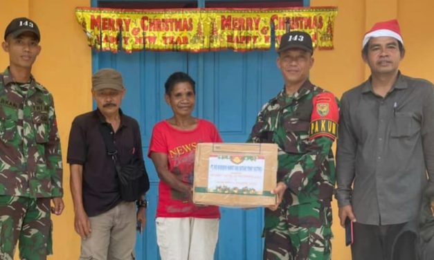 Sinergi Bagikan Sembako, Satgas Yonif 143/TWEJ Datangi Gereja Se-Distrik Senggi