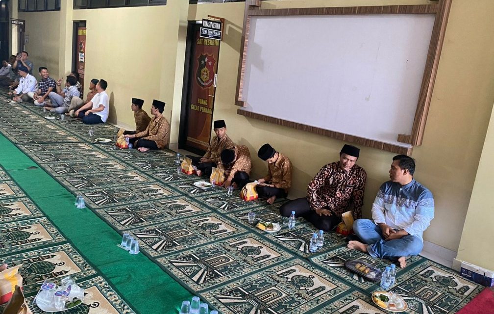 Jumat Berkah, Sat Reskrim Polresta Bandar Lampung Gelar Doa Bersama Anak Yatim Piatu