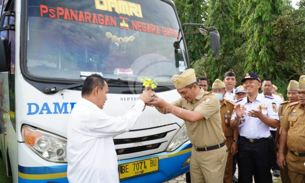 Sekda Tubaba Resmikan Operasional Trayek Bus Damri Perintis Rute Pasar Panaragan Pasar Negara Batin