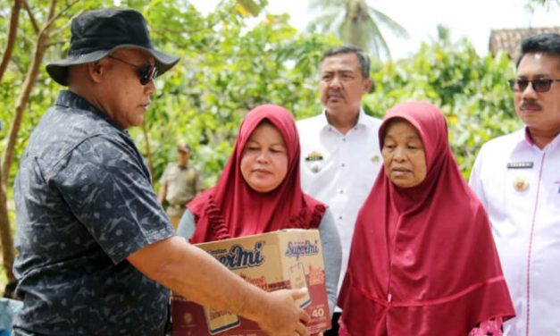 Bupati Lampung Selatan Bantu Pembangunan Rumah Roboh Warga Sidomulyo