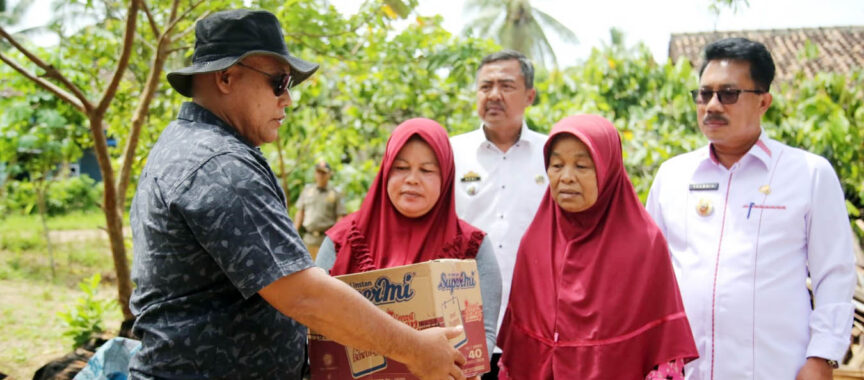 Bupati Lampung Selatan Bantu Pembangunan Rumah Roboh Warga Sidomulyo