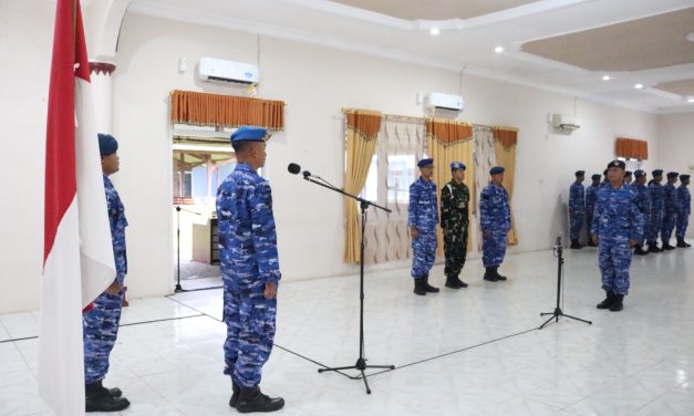 Kadisops Lanud BNY Pimpin Upacara Bendera Tujuh Belasan