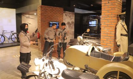 Kabid Humas Polda Lampung Bersama Kasi Humas Polres/ta Jajaran Polda Lampung Kunjungi Museum Polri