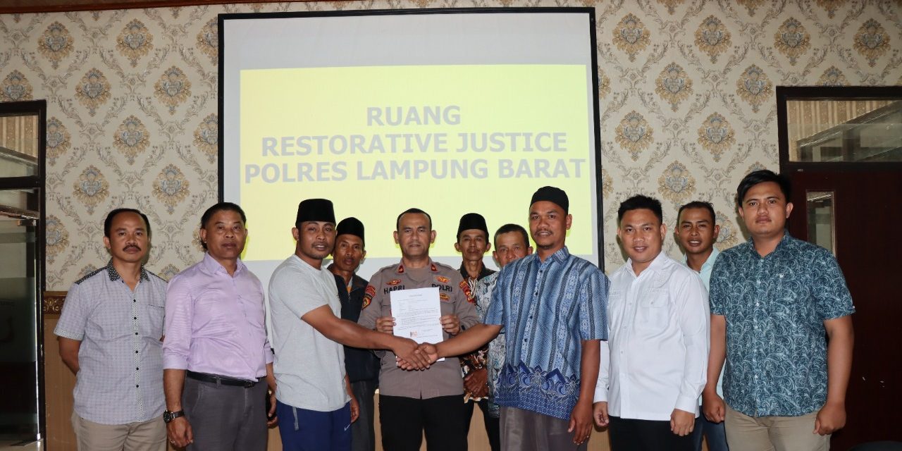 POLRES LAMPUNG BARAT FASILITASI PELAKSANAAN KEADILAN RESTORATIVE JUSTICE PERKARA PENIPUAN DAN ATAU PENGGELAPAN