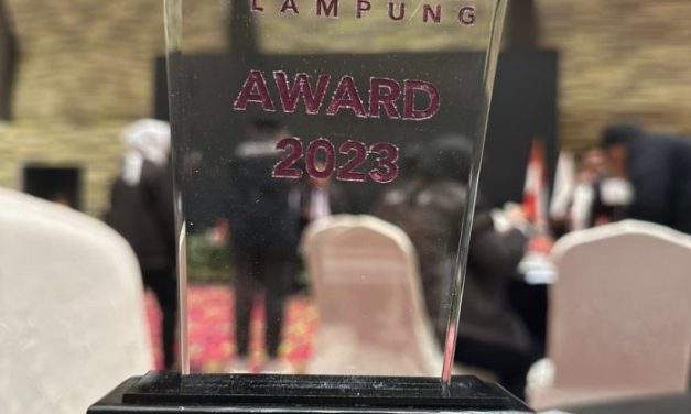 Pelantikan Pengurus SMSI, DPRD Terima Award dari SMSI Lampung