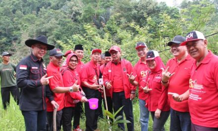 Mingrum Gumay Hadiri Gerakan Penghijauan Dan Bersih-Bersih DAS