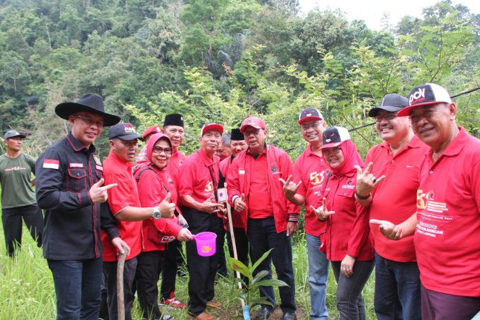 Mingrum Gumay Hadiri Gerakan Penghijauan Dan Bersih-Bersih DAS