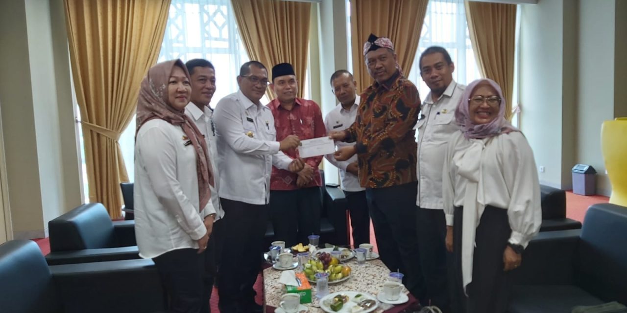 Pemprov Lampung Serahkan Surat Audensi Dengan Menteri Sosial, Terkait Usulan Calon Pahlawan Nasional KH. Ahmad Hanafiah