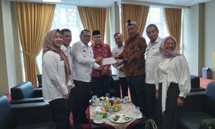 Pemprov Lampung Serahkan Surat Audensi Dengan Menteri Sosial, Terkait Usulan Calon Pahlawan Nasional KH. Ahmad Hanafiah