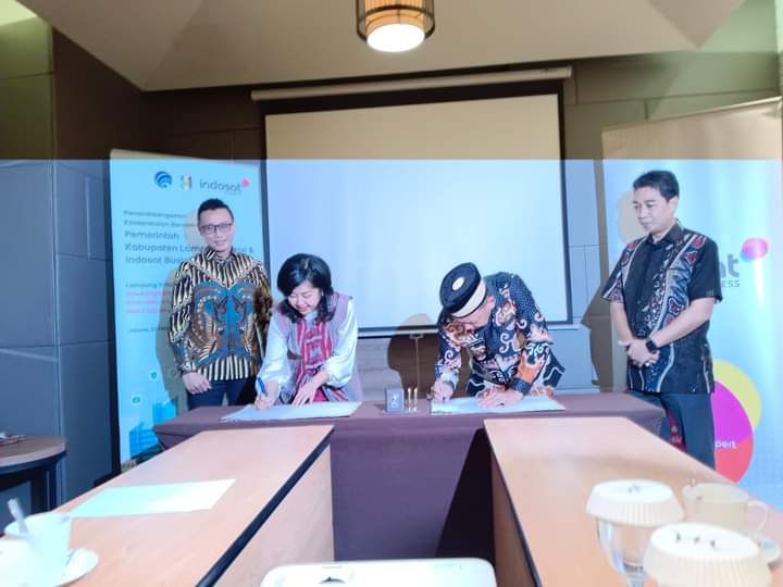 Bupati Lampung Timur M. Dawam Rahardjo dan Kadis Kominfo Penandatanganan MOU Dengan PT.Indosat di Jakarta