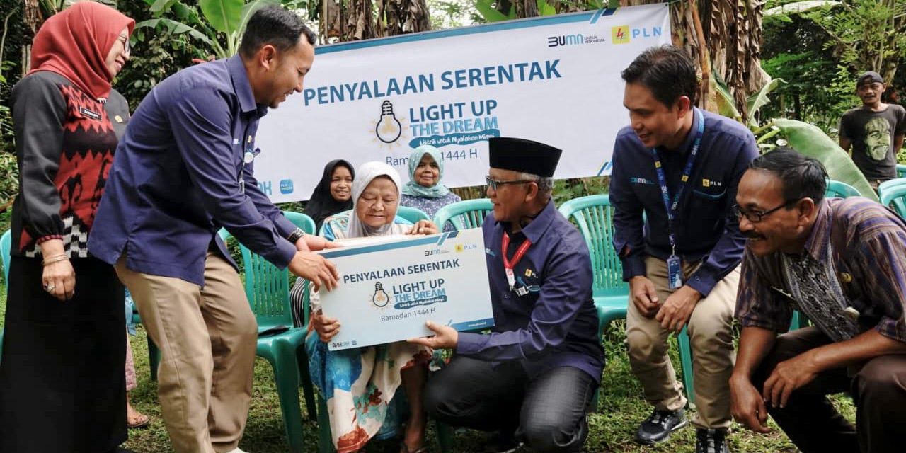 Bertahun-tahun Tak Bisa Nikmati Listrik, 3.024 Warga Dapat Bantuan Pasang Listrik dari Donasi Pegawai PLN