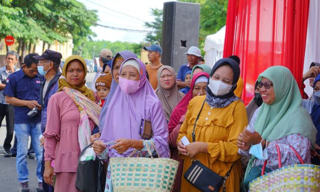 Sukses Diserbu Warga, 15 Ton Beras-750 Kg Telur Ayam Pasar Murah Polda Lampung Ludes