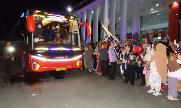 Pemerintah kota Bandar Lampung Berangkatkan 44 Warganya Ibadah Umroh