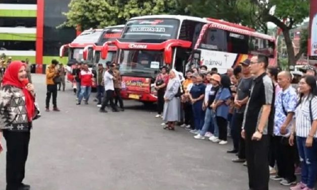 Walikota Bandar Lampung Berangkatkan Pemeluk Budha, Kristen dan Katholik Berwisata Rohani