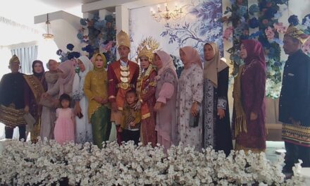 Prosesi Adat hingga Resepsi Nasional, Pernikahan Hendri–Ria Diana Jadi Simbol Persatuan Keluarga Besar